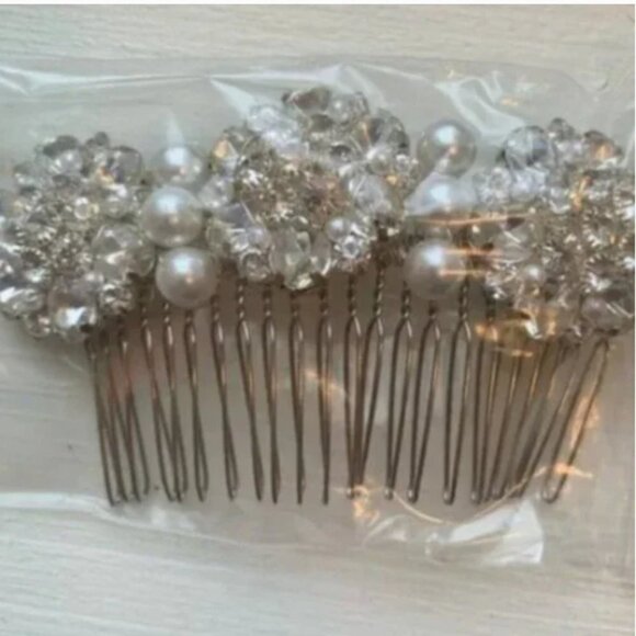 Swarovski Accessories - Swarovski Crystal and Pearl Hairpiece Comb